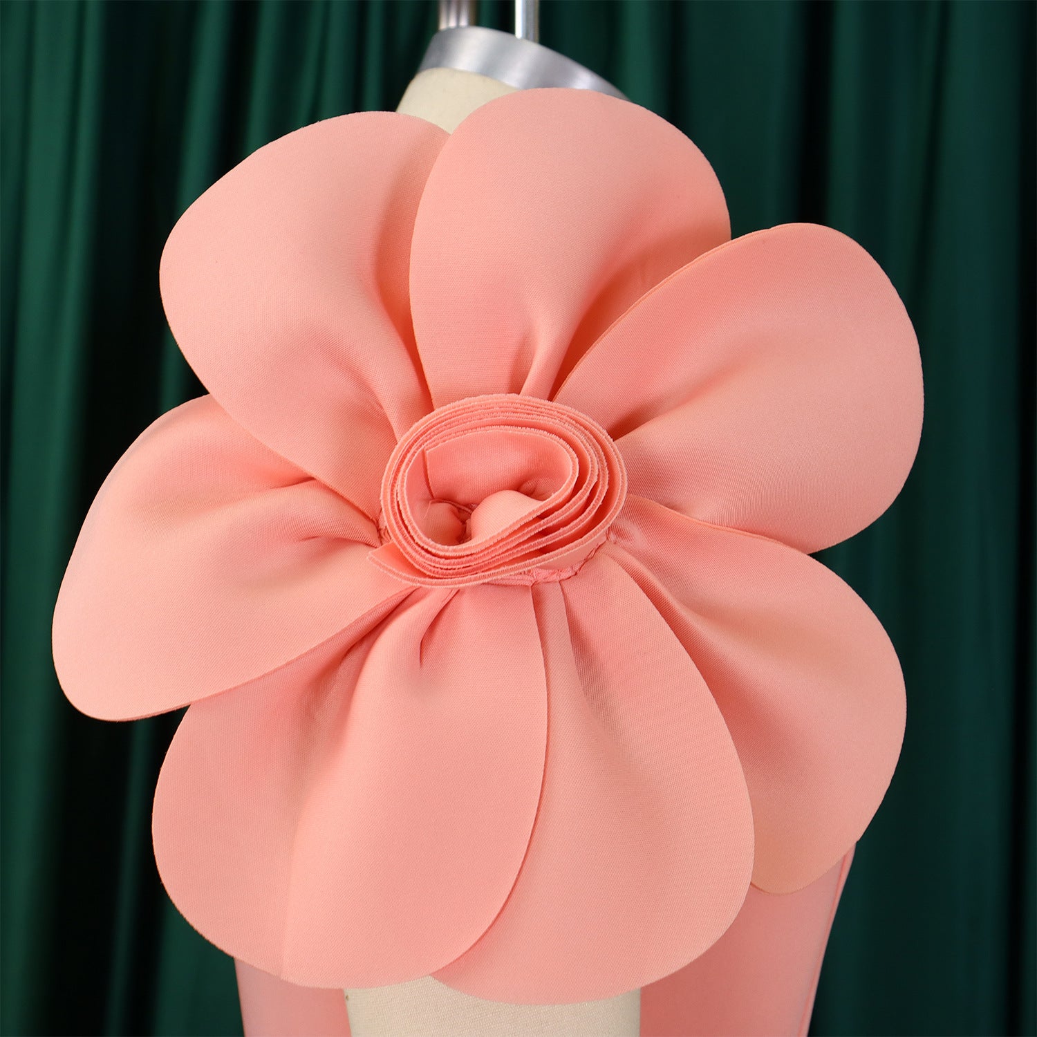 Robe Élégance Florale couleur rose — RENEE FASHION